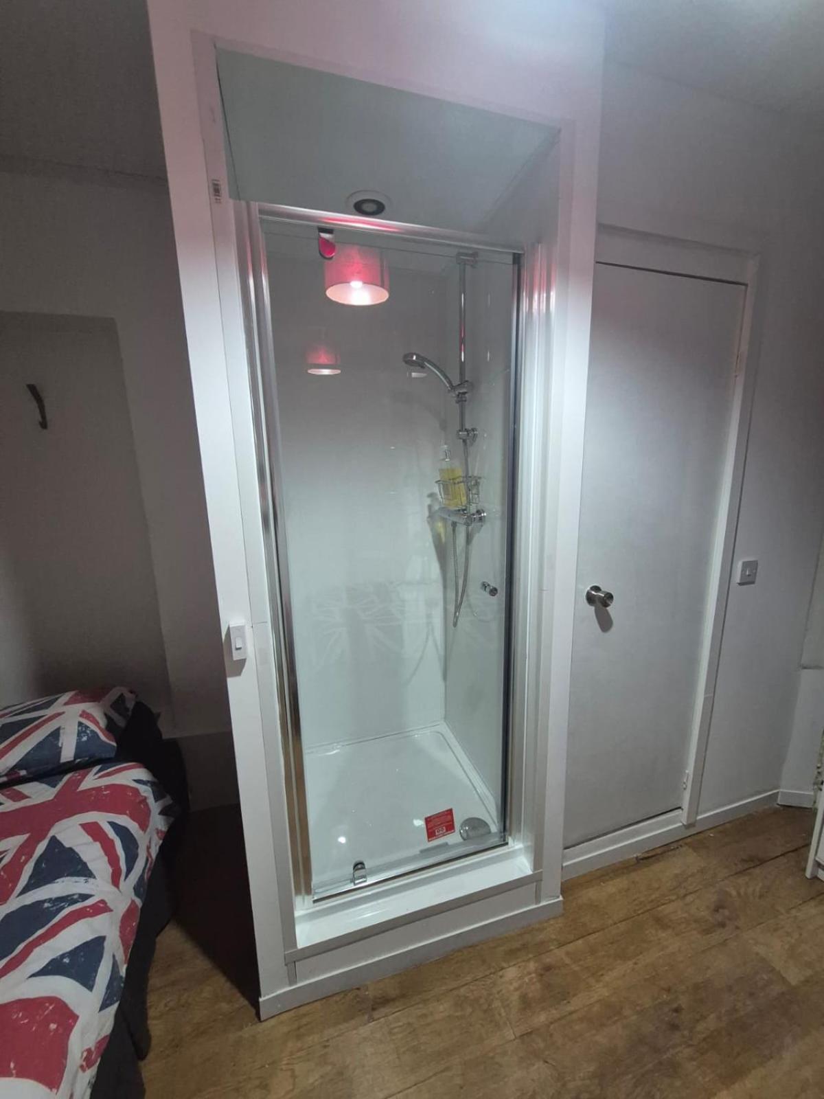 Saint James Backpackers London Exterior photo