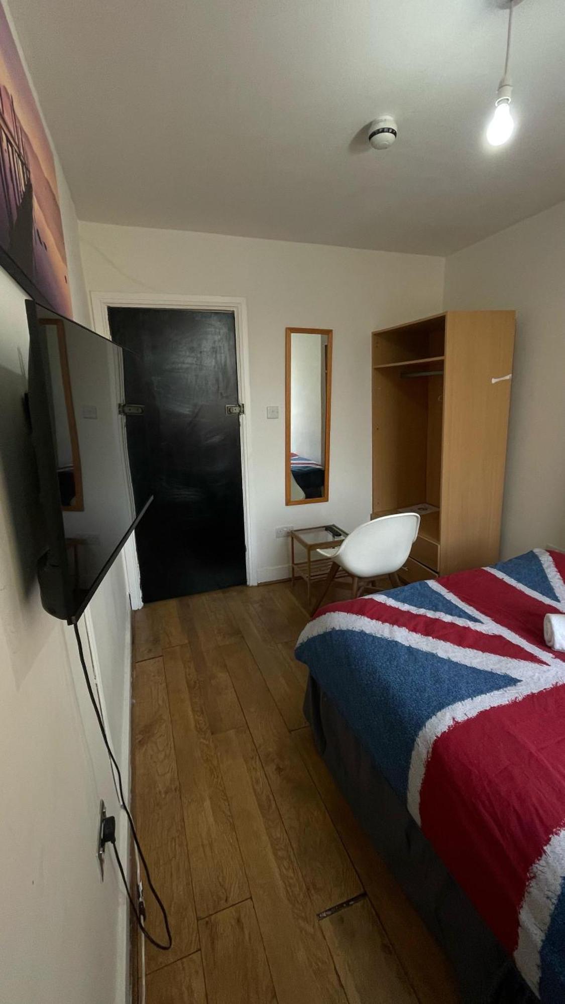 Saint James Backpackers London Exterior photo