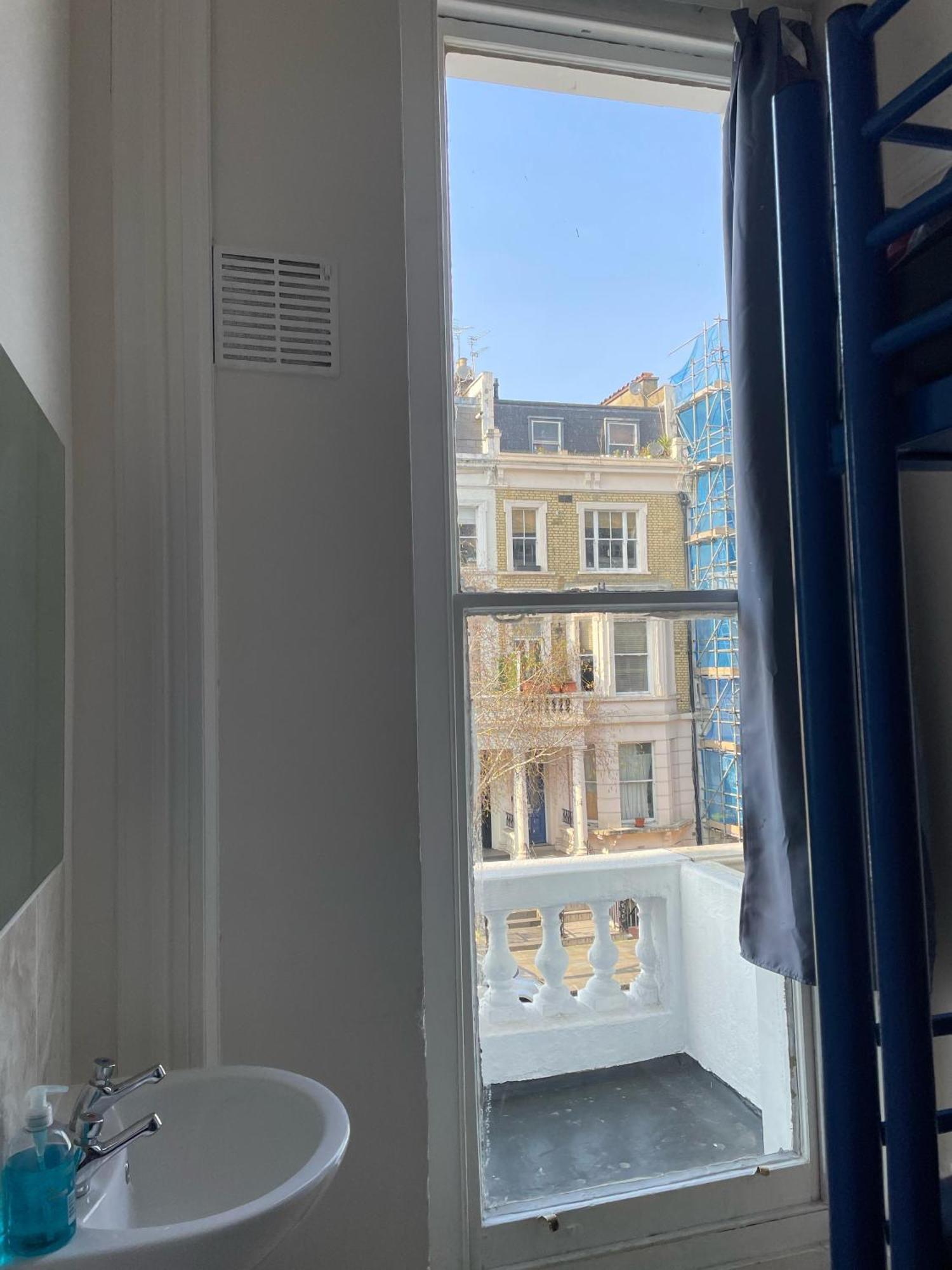 Saint James Backpackers London Exterior photo