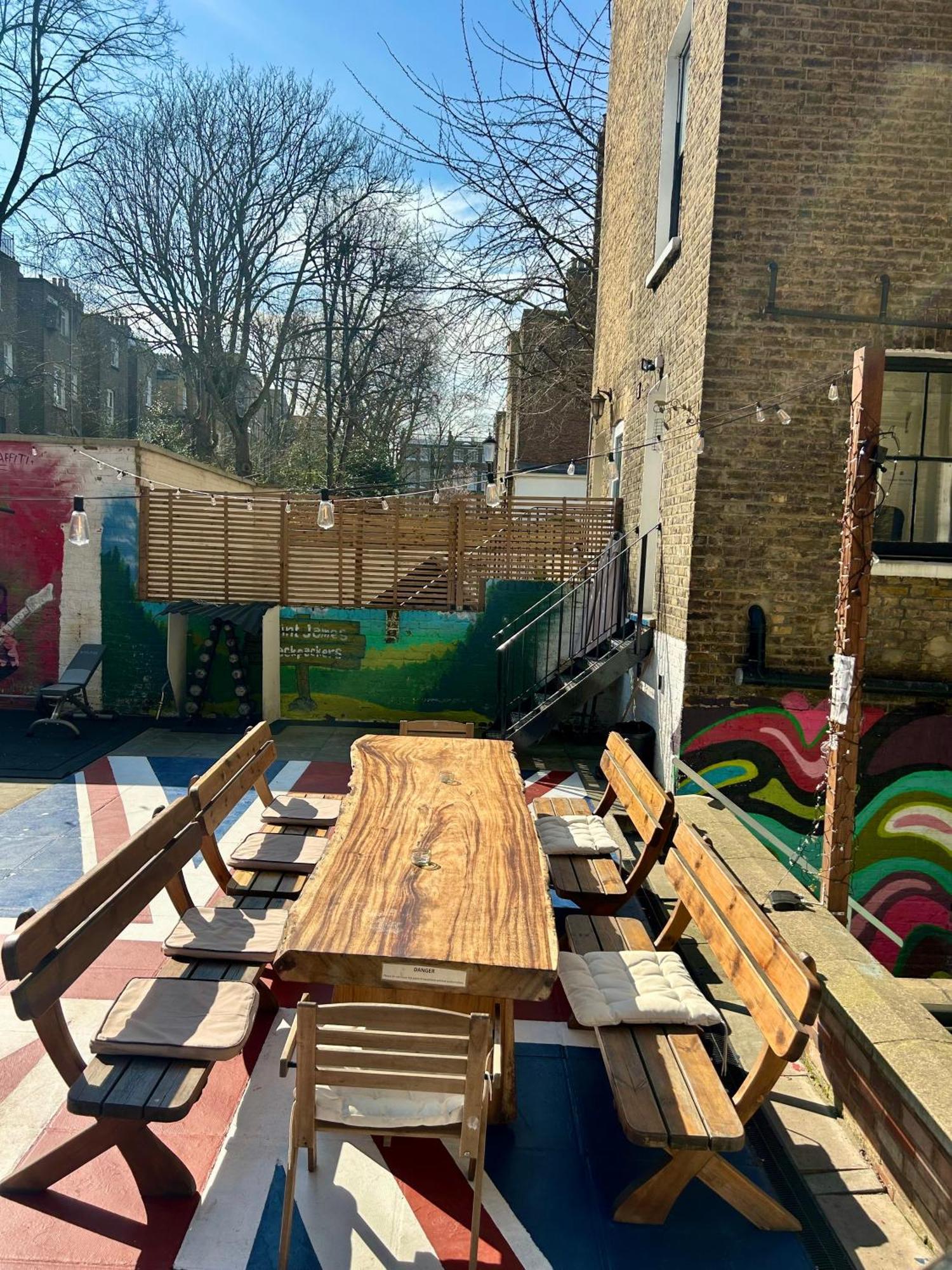 Saint James Backpackers London Exterior photo