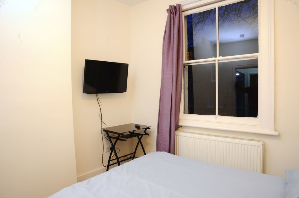 Saint James Backpackers London Exterior photo